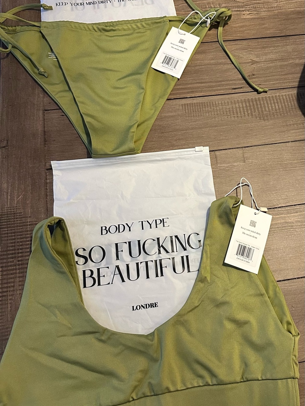 Londre Women’s green two-piece swim size M - New with Tags